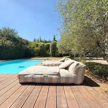 Ferrand Modern With A Heated Pool And A Garden *