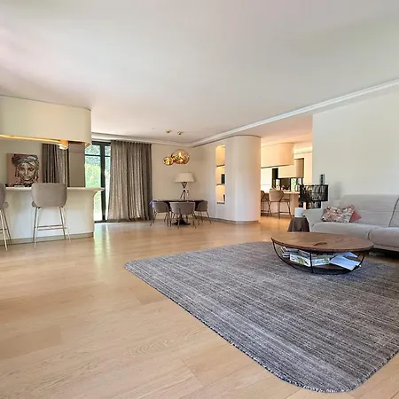 فيلة Ferrand Modern With A Heated Pool And A Garden