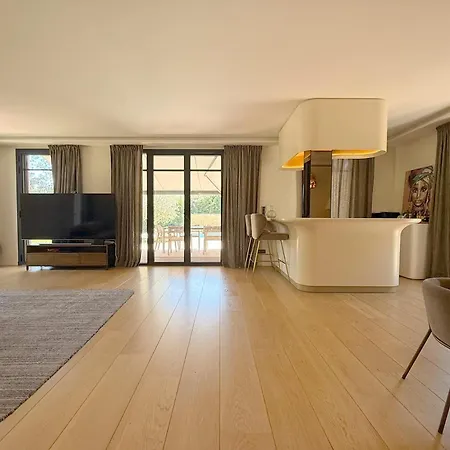 Ferrand Modern With A Heated Pool And A Garden Saint-Didier-au-Mont-d'Or