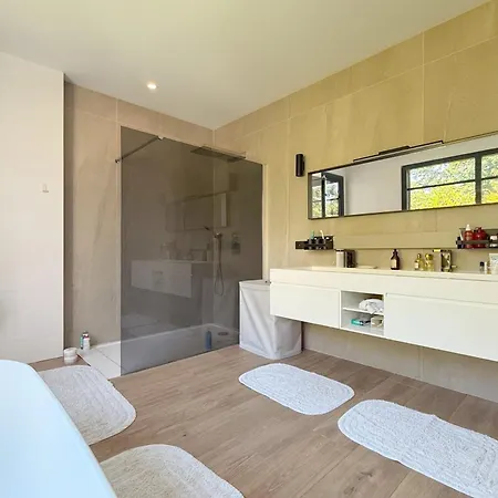 Ferrand Modern With A Heated Pool And A Garden *