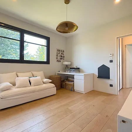 Ferrand Modern With A Heated Pool And A Garden Villa *