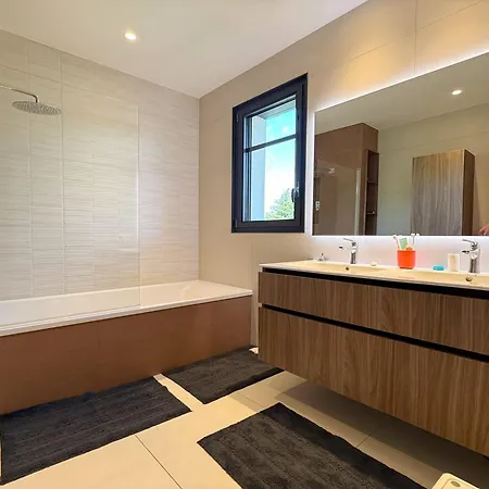 Ferrand Modern With A Heated Pool And A Garden Saint-Didier-au-Mont-d'Or