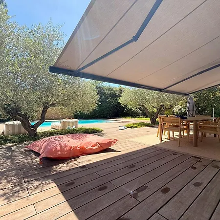 Ferrand Modern With A Heated Pool And A Garden *
